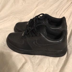 Boys black air force 1 size 5.5